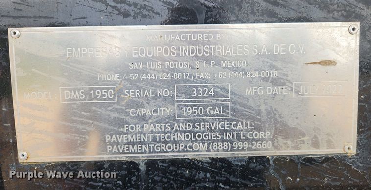 image for item OK9885 2000 International  4700 tack distributor truck