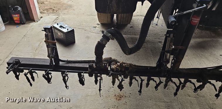 image for item OK9885 2000 International  4700 tack distributor truck