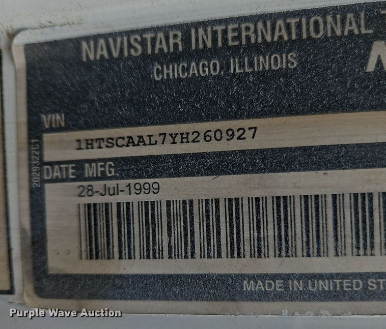 image for item OK9885 2000 International  4700 tack distributor truck