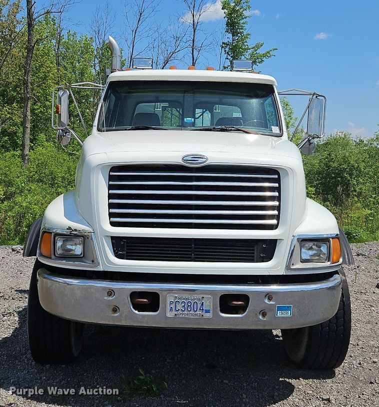 image for item OK9889 1999 Sterling  semi truck