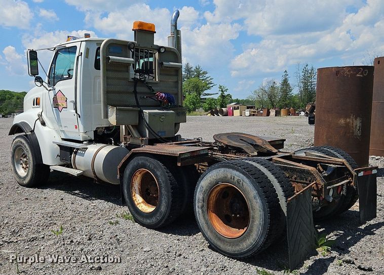 image for item OK9889 1999 Sterling  semi truck