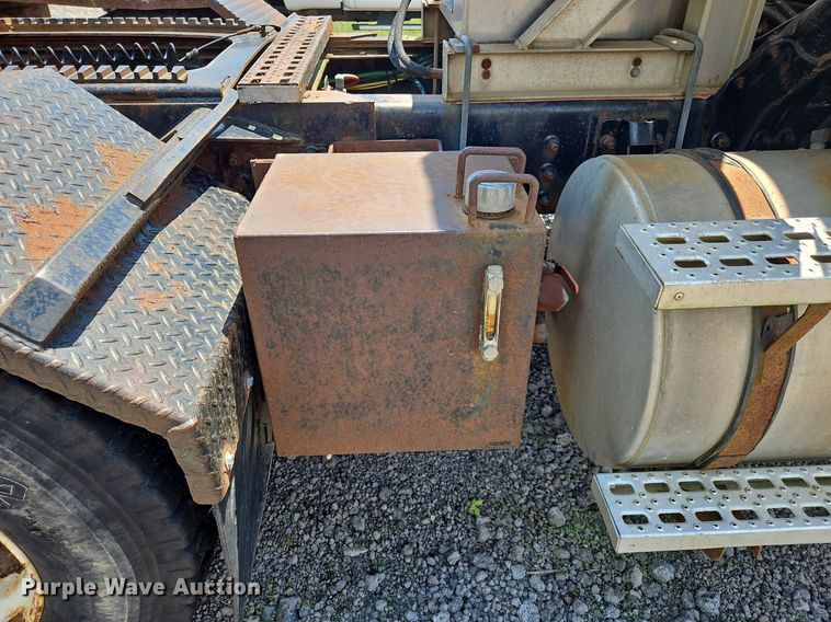 image for item OK9889 1999 Sterling  semi truck