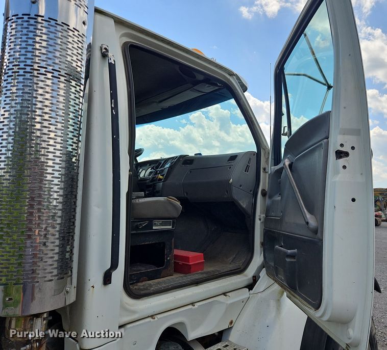 image for item OK9889 1999 Sterling  semi truck