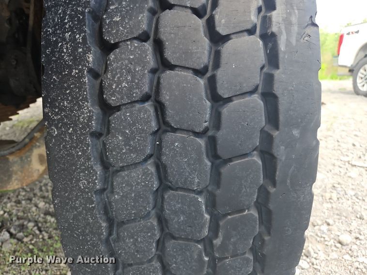 image for item OK9889 1999 Sterling  semi truck