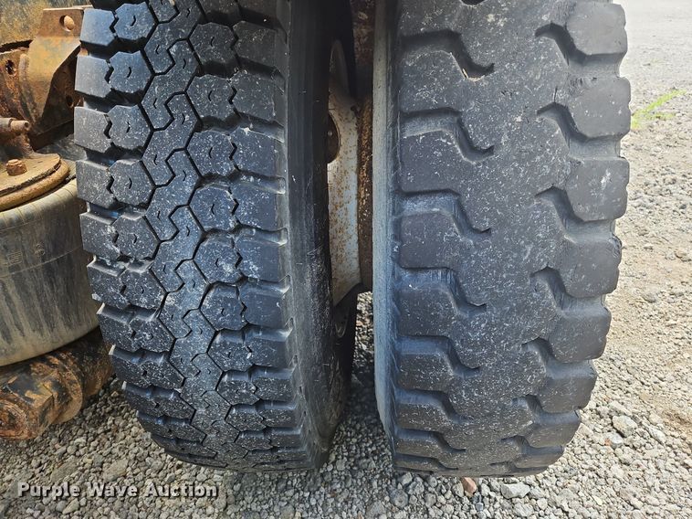 image for item OK9889 1999 Sterling  semi truck