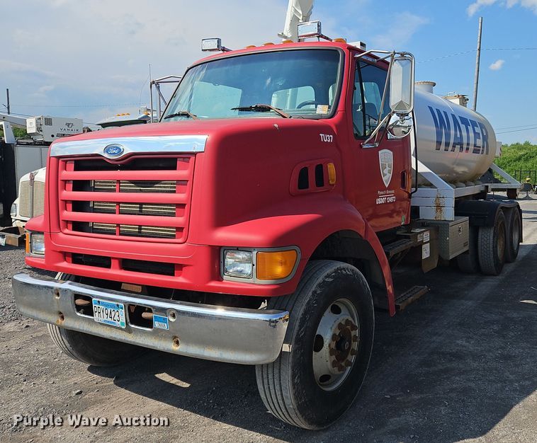 image for item OK9891 1997 Ford water truck