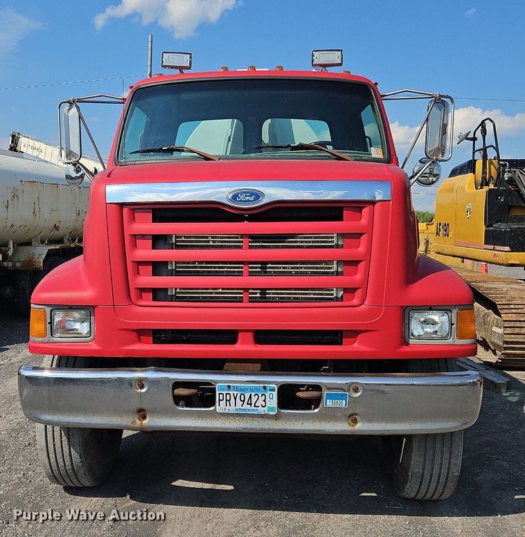 image for item OK9891 1997 Ford water truck