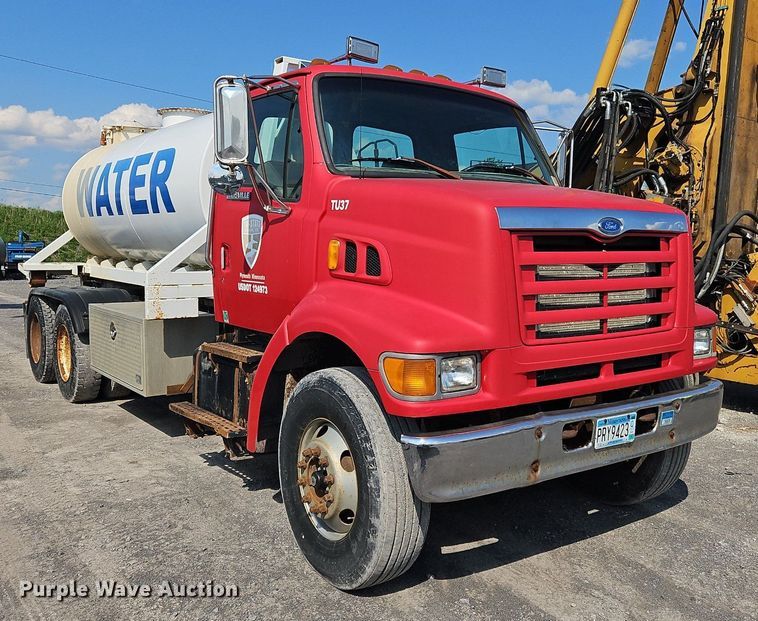 image for item OK9891 1997 Ford water truck