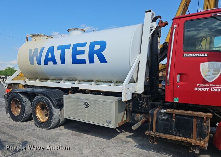 image for item OK9891 1997 Ford water truck