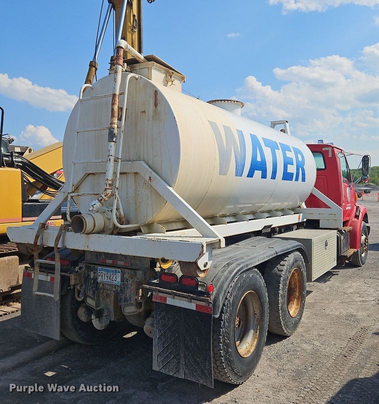 image for item OK9891 1997 Ford water truck