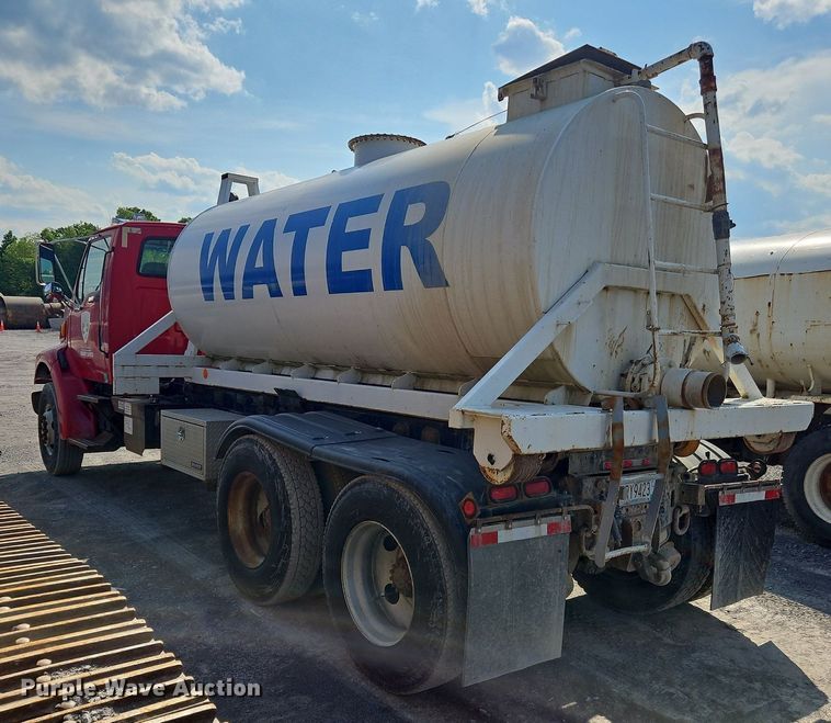 image for item OK9891 1997 Ford water truck