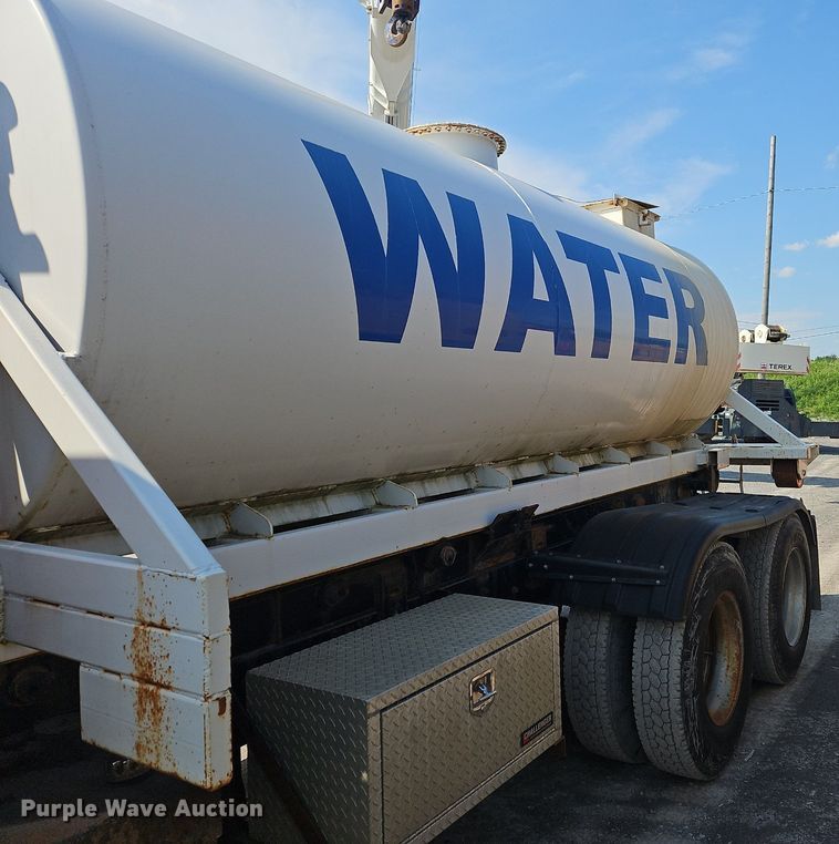 image for item OK9891 1997 Ford water truck