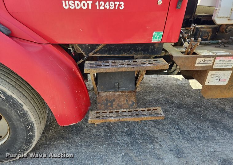 image for item OK9891 1997 Ford water truck