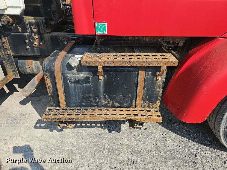 image for item OK9891 1997 Ford water truck