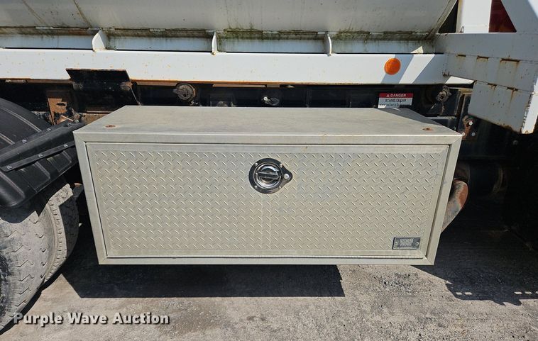 image for item OK9891 1997 Ford water truck