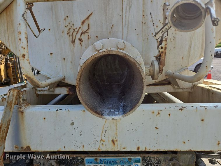 image for item OK9891 1997 Ford water truck