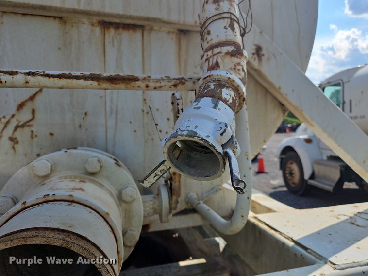 image for item OK9891 1997 Ford water truck