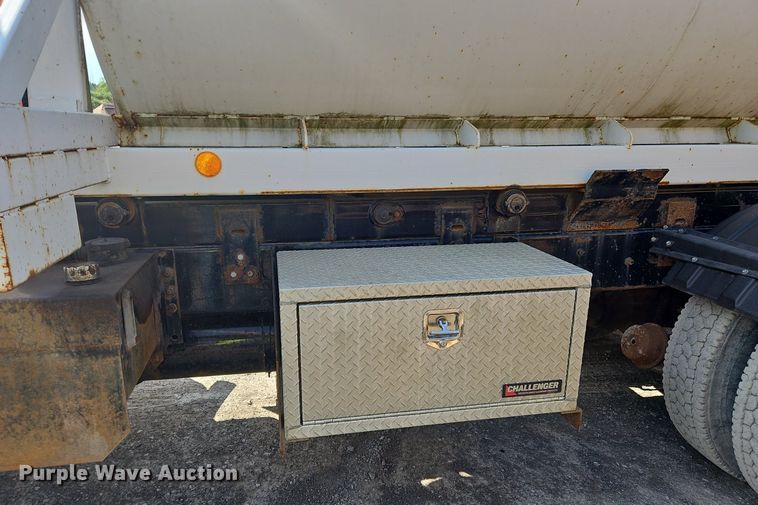 image for item OK9891 1997 Ford water truck