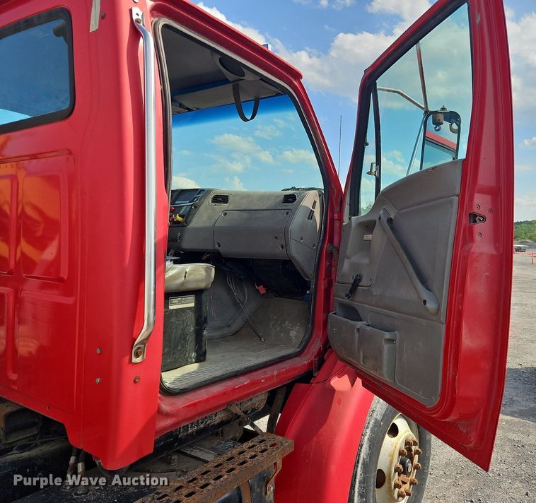 image for item OK9891 1997 Ford water truck