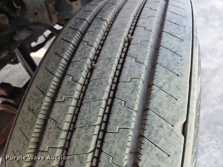 image for item OK9891 1997 Ford water truck