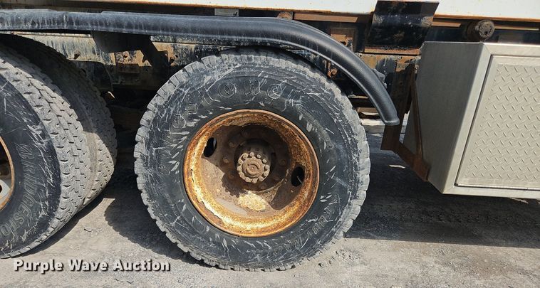 image for item OK9891 1997 Ford water truck