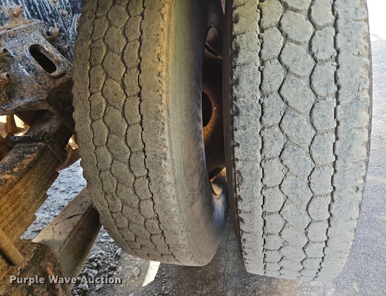 image for item OK9891 1997 Ford water truck