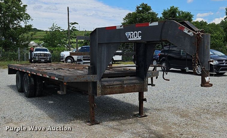 image for item OK9937 2009 Apache equipment trailer