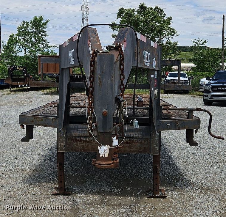 image for item OK9937 2009 Apache equipment trailer
