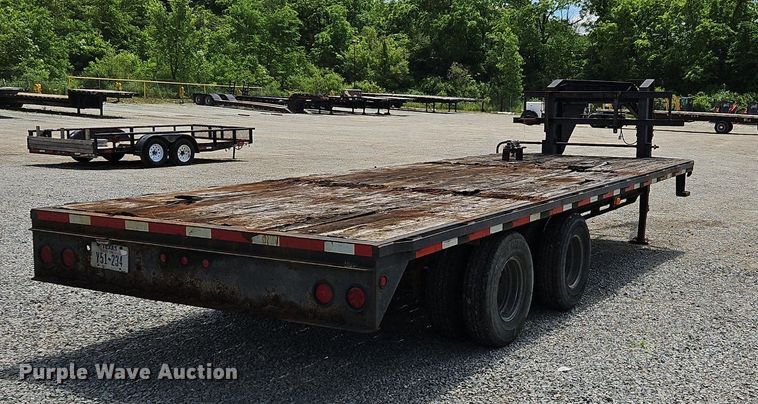 image for item OK9937 2009 Apache equipment trailer