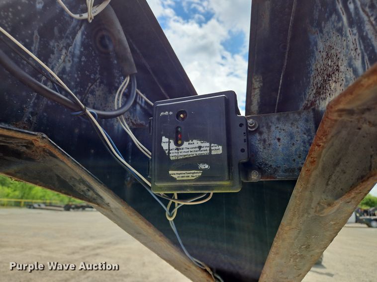 image for item OK9937 2009 Apache equipment trailer