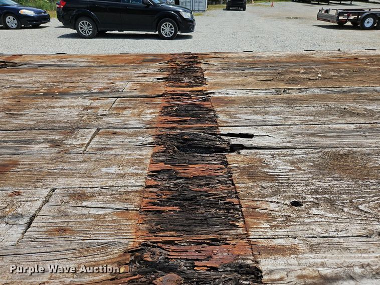 image for item OK9937 2009 Apache equipment trailer