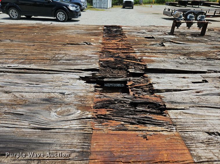 image for item OK9937 2009 Apache equipment trailer