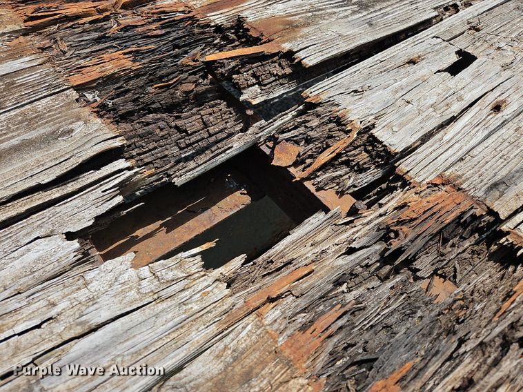 image for item OK9937 2009 Apache equipment trailer