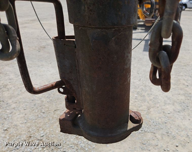 image for item OK9937 2009 Apache equipment trailer