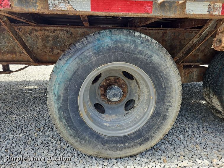 image for item OK9937 2009 Apache equipment trailer