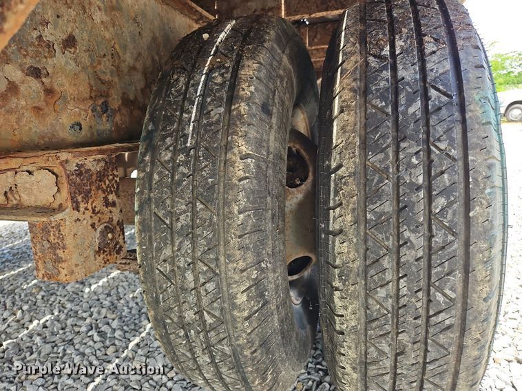 image for item OK9937 2009 Apache equipment trailer