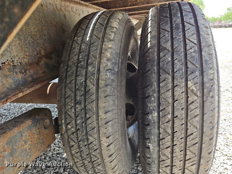 image for item OK9937 2009 Apache equipment trailer