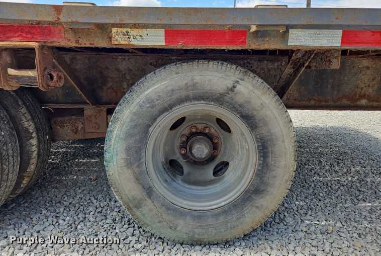 image for item OK9937 2009 Apache equipment trailer