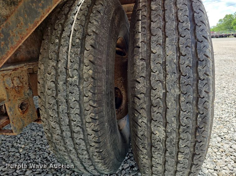 image for item OK9937 2009 Apache equipment trailer