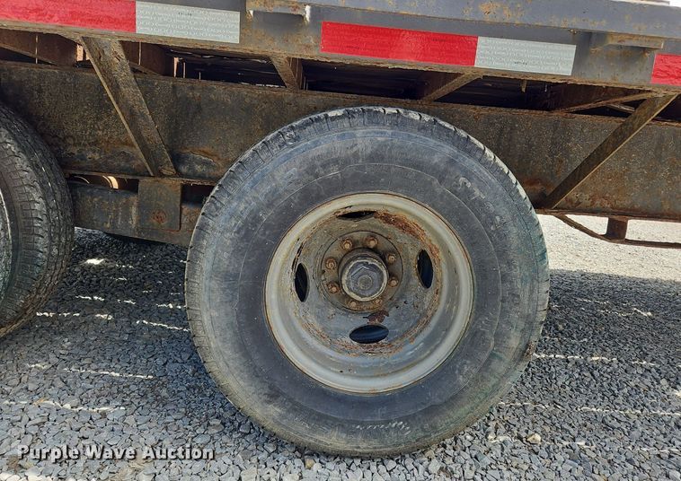 image for item OK9937 2009 Apache equipment trailer