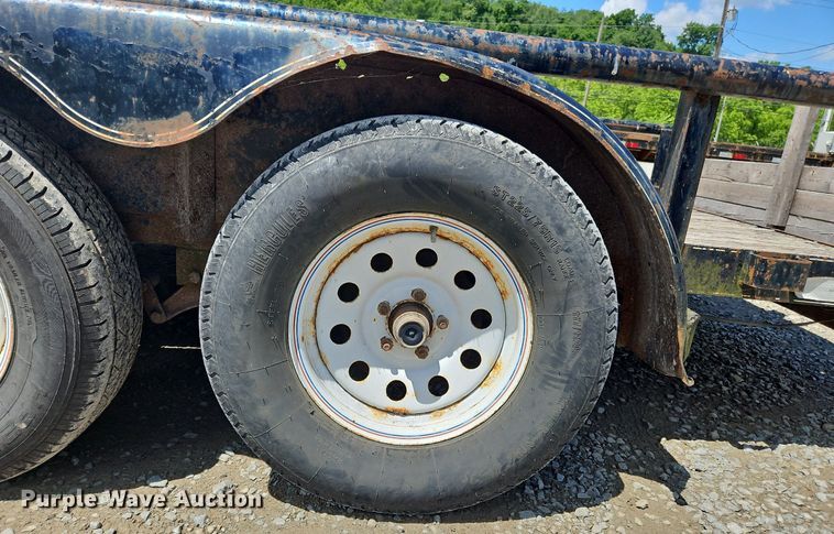 image for item OK9943 2009 Top Hat utility trailer