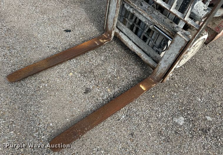 image for item OL9510 Nissan forklift