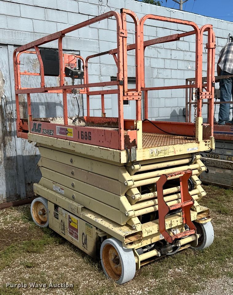 image for item OL9517 JLG 3246E2 scissor lift