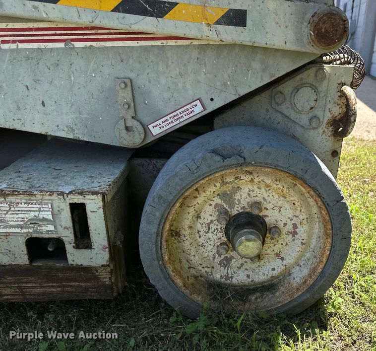 image for item OL9520 Mayville 2033 scissor lift