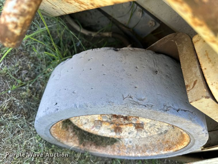 image for item OL9520 Mayville 2033 scissor lift