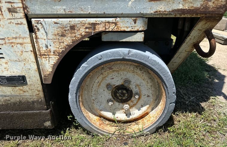 image for item OL9520 Mayville 2033 scissor lift