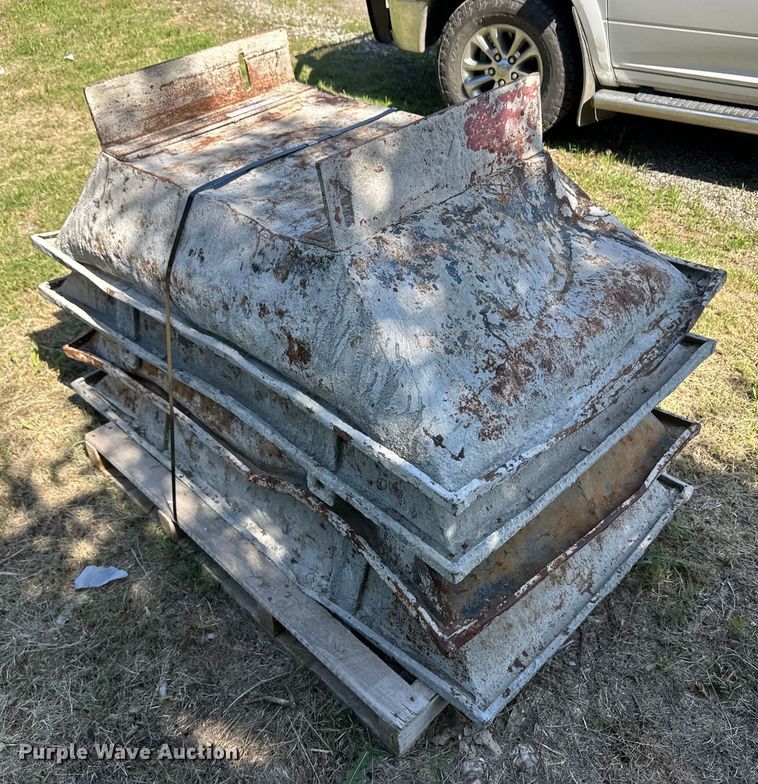 image for item OL9528 (4) grout tubs 