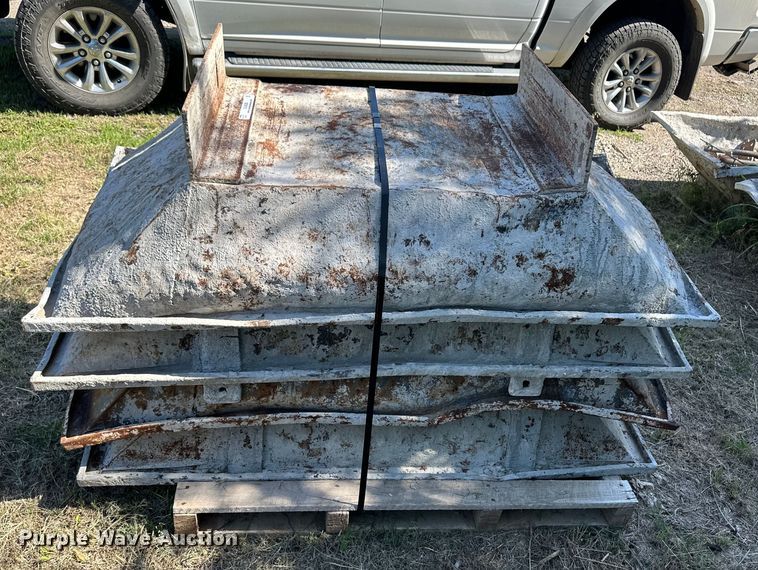 image for item OL9528 (4) grout tubs 