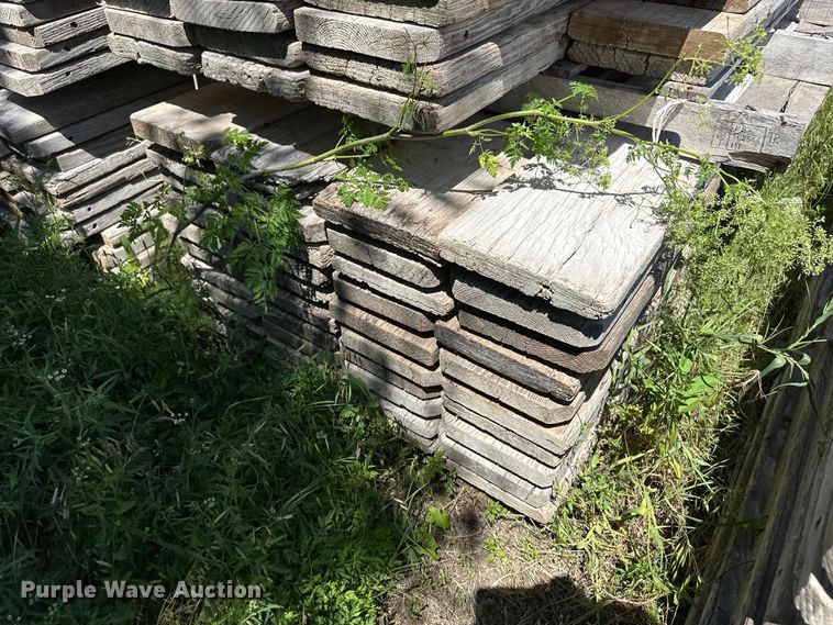 image for item OL9529 Approximately 200 9