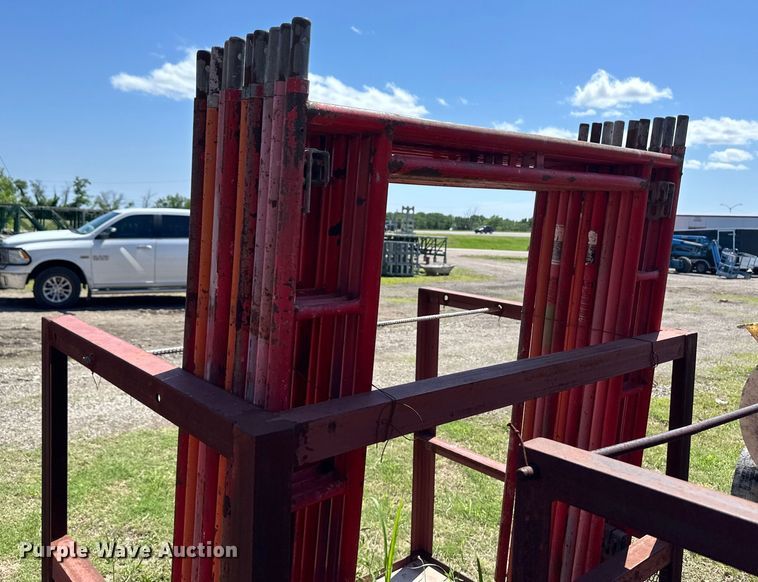 image for item OL9535 (82) 6' scaffolding bases